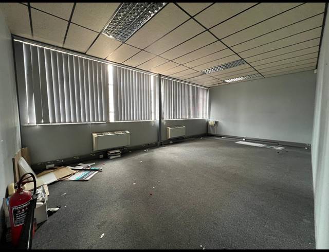 5,193M² WAREHOUSE TO LET IN FACTORIA